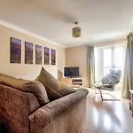 Spacious Apartment Next Water Of Leith