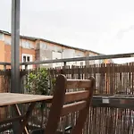 Modern Flat With A Lift And Balcony