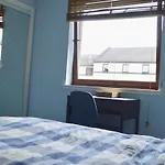 2 Bedroom Flat By Harrison Park