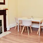 Cosy Bright Flat City Centre
