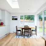 Trinity Lodge, House With The Private Garden In Edinburgh