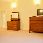 2 Bedroom Flat In Newtown, Edinburgh