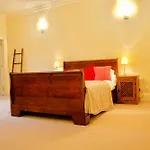 2 Bedroom Flat In Newtown, Edinburgh