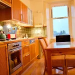 1 Bedroom Apartment In Edinburgh