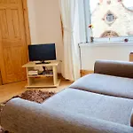 1 Bedroom Flat In Dalry Area