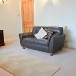 3 Bedroom Flat In Morningside