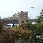 3 Bedroom Flat In Morningside