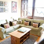 2 Bedroom Flat Near The Kings Theatre