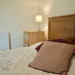 1 Bedroom Flat In Meadowbank