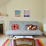 2 Bedroom Flat In Edinburgh