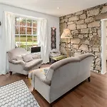 Vintage Apt, Pvt Garden, Wifi, New Town