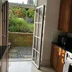 Beautiful Belgrave Garden Apt.