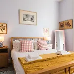 Grand & Spacious Central Apt With Wifi