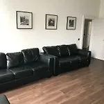 Central Lothian Road Apartment Sleeps Upto 16