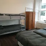 Central Lothian Road Apartment Sleeps Upto 16