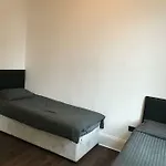 Central Lothian Road Apartment Sleeps Upto 16