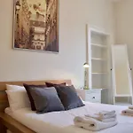 2 Bedroom Flat Near City Centre