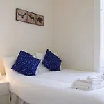 2 Bedroom Flat Near City Centre