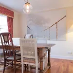 5 Bedroom House With Free Parking