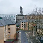 Flat In Stockbridge