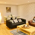 3 Bedroom Duplex Apartment In Edinburgh