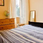2 Bedroom Flat In Morningside