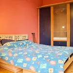 2 Bedroom Flat In Morningside