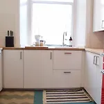 1 Bedroom Flat With Central Location