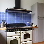 2 Bedroom Stockbridge Apartment