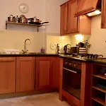 2 Bedroom Home Close To City Centre
