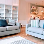 2 Bedroom Apartment In The Heart Of The City