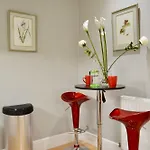 West End 2 Bedroom Georgian Apartment