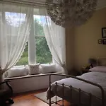 2 Bedroom Flat In Holyrood Park Sleeps 5