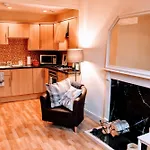 1 Bedroom Apartment In Central Edinburgh