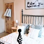 1 Bedroom Apartment In Central Edinburgh