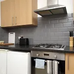 Central 2 Bedroom Flat In Edinburgh