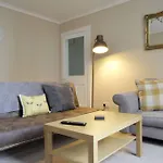 Central 2 Bedroom Flat In Edinburgh