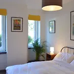 2 Bedroom Flat Near Leith Walk
