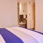 Cosy 2-Br Flat In Popular Broughton - Sleeps 4