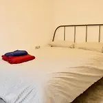 Cosy 2-Br Flat In Popular Broughton - Sleeps 4