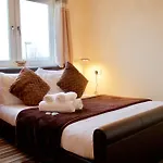 2 Bedroom Leith Apartment Sleeps 4