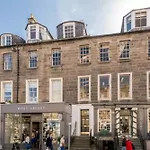 Central 3 Bedroom Flat
