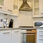 2 Bedroom Leith Apartment Sleeps 4