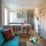 Abbey Strand Apartments, At Holyrood