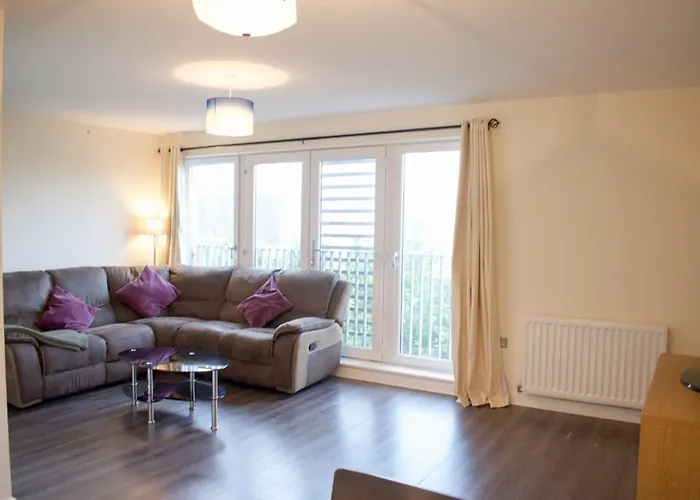 Large And Modern 2 Bed 2 Bath Edinburgh Apartment