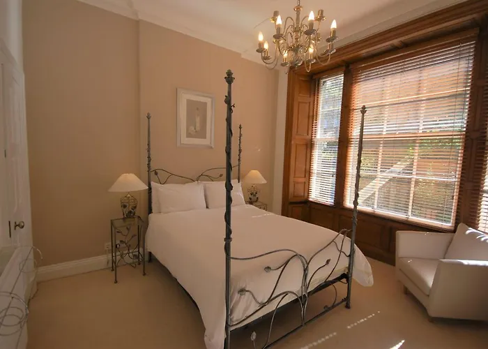 Edinburgh Flats Company - Queen Street - Centre