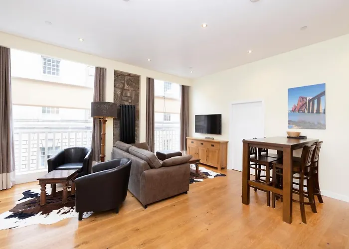 Joivy Stunning Flat Near St Giles Cathedral