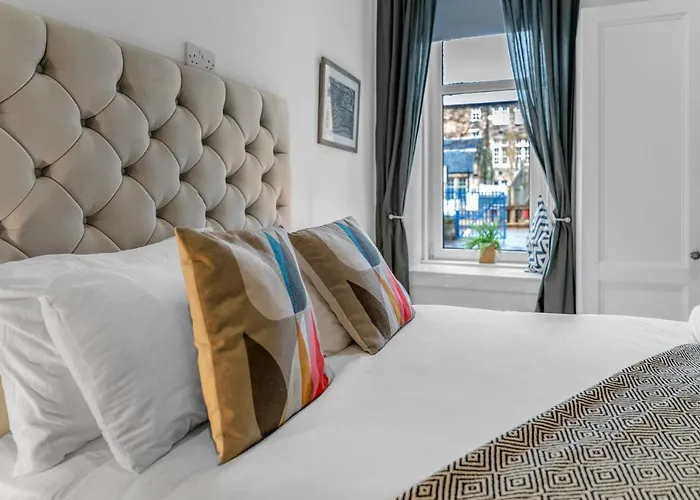 Cheerful Stays - Jamson Pl 3 Bed Apartment