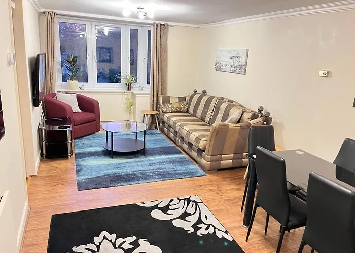 Spacious 2 Bedroom Apt - City Centre