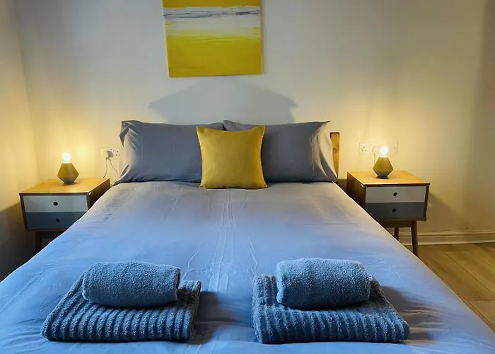 Spacious City Centre Flat Free Parking& Superfast Wifi